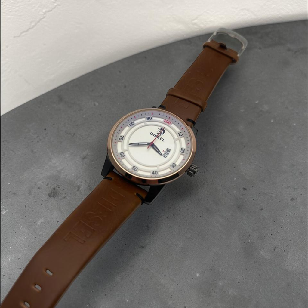 Reloj en cuero surtido